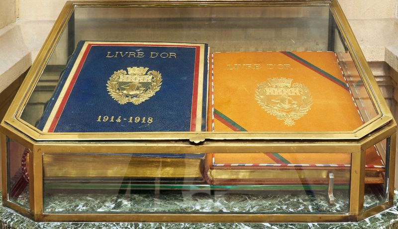 Livre d'or des noms des Parisiens morts de 14/18 à la mairie du 11e (Claire Pignol / Mairie de Paris)